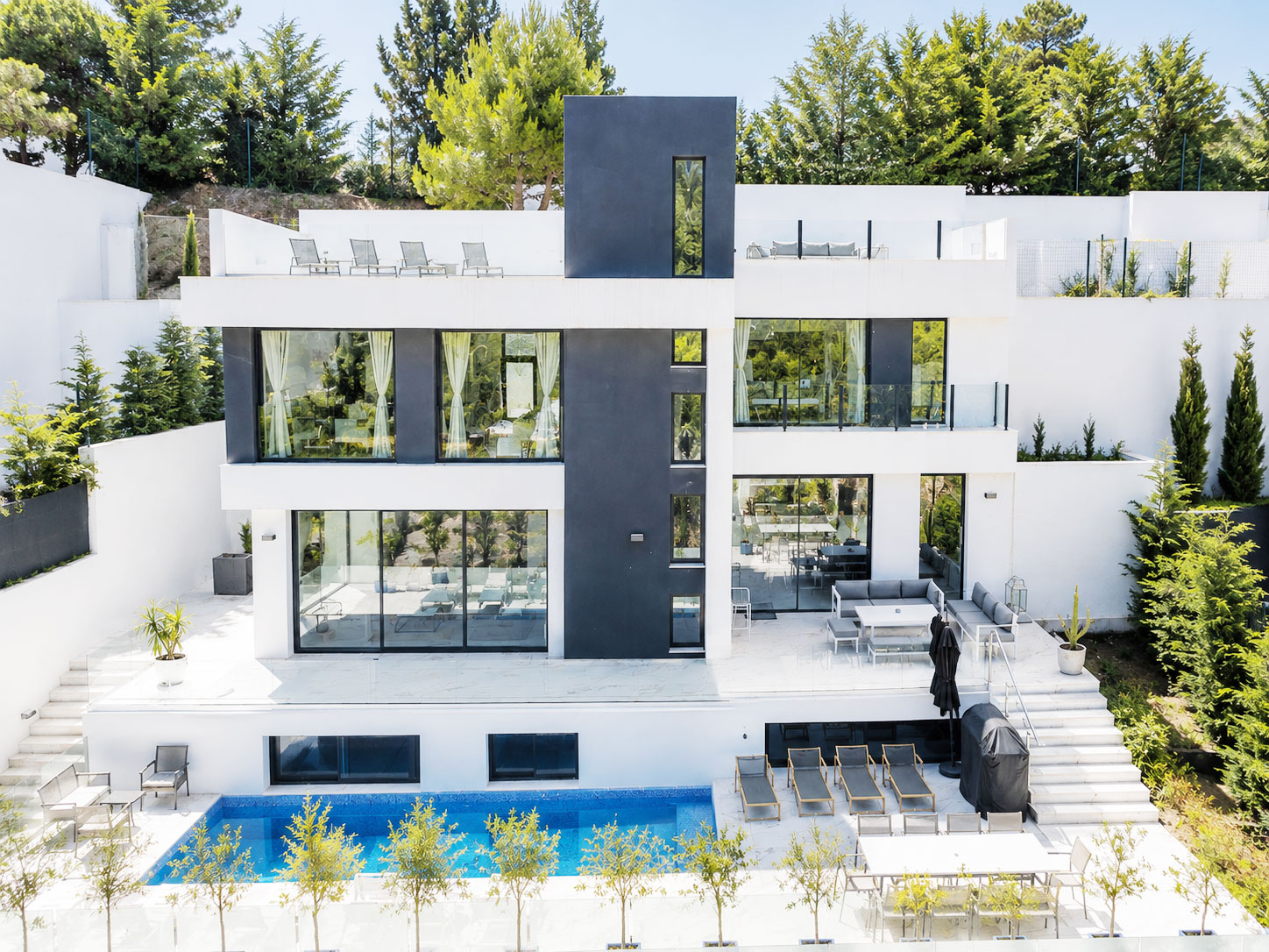 Villa Vista - hilltop exterior